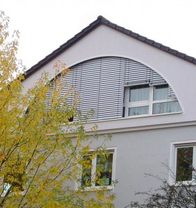 Moderne Alu Fenster Rollladen mit Rollladenpanzer